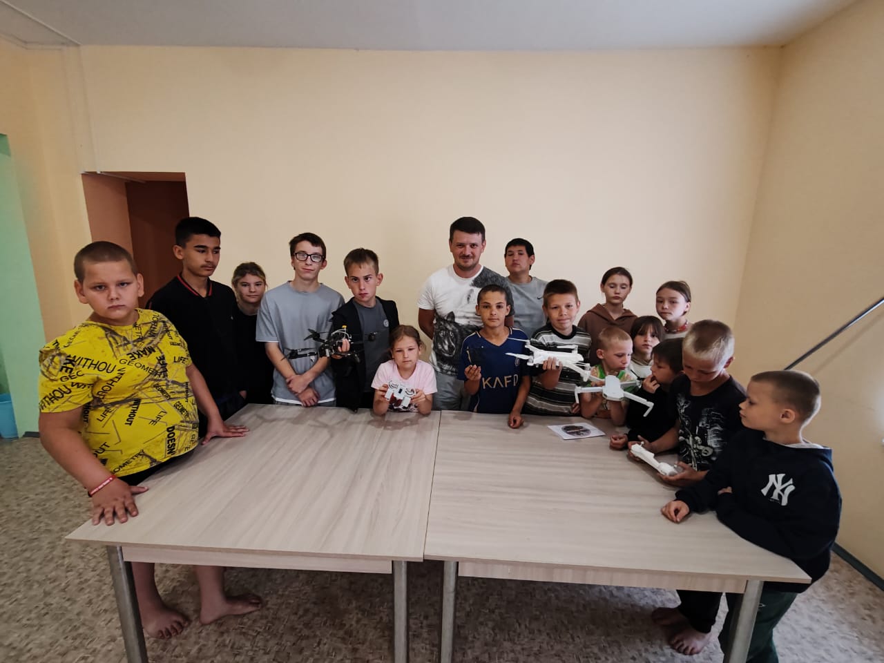 1 июля наш ДОЛ &amp;quot;Радуга&amp;quot; посетил сотрудник областной службы спасения, волонтер движения «За наших» Милосердов Максим Викторович.