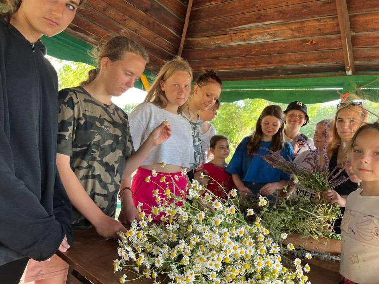 В детском оздоровительном лагере "Радуга" прошли празднования Ивана Купала.